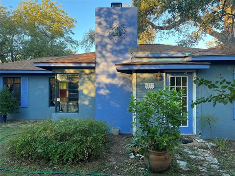 Photo of 4319 Airport BLVD, Austin, TX 78722 (MLS # 2594632)