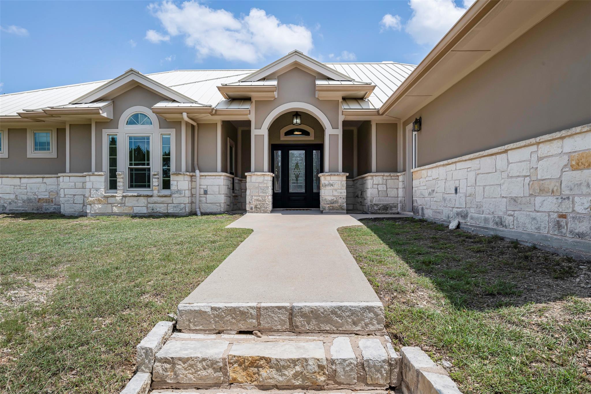 211 E Creek DR
