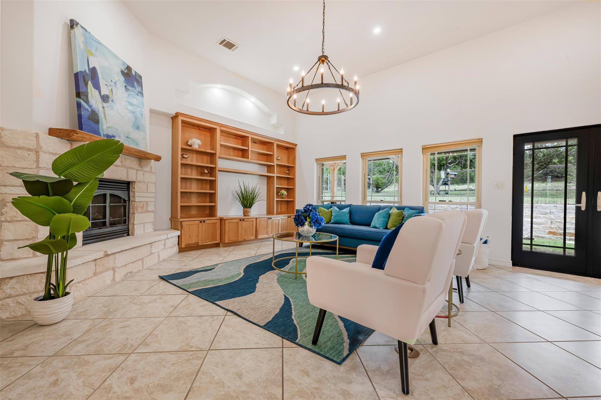 211 E Creek DR