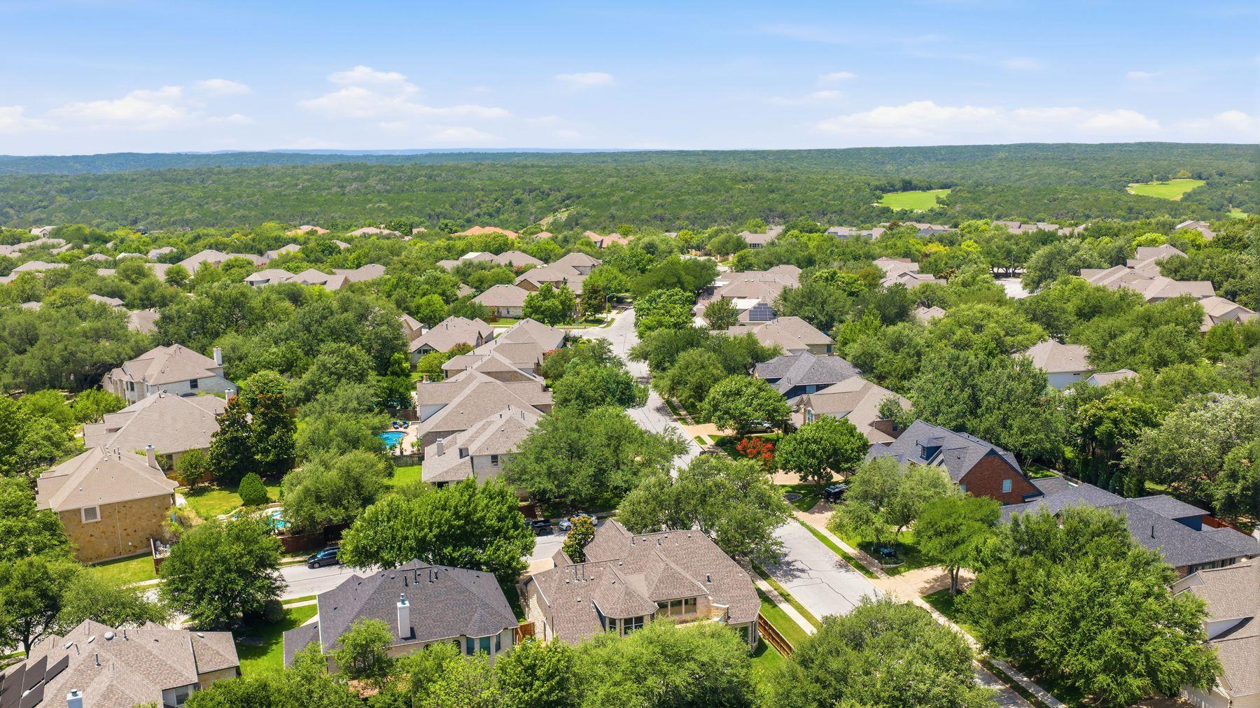 2700 Lothian DR