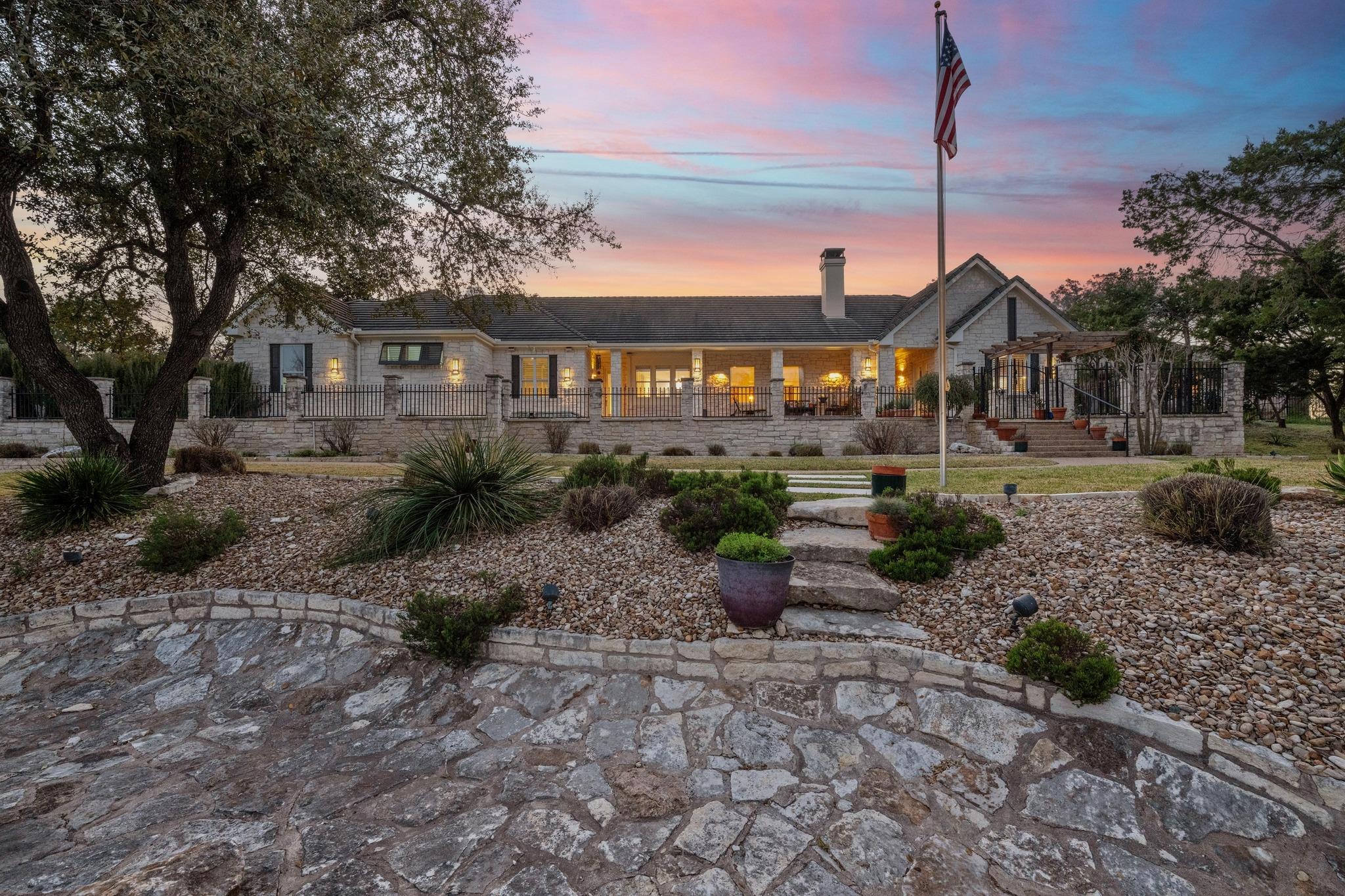12 Sparrowglen LN