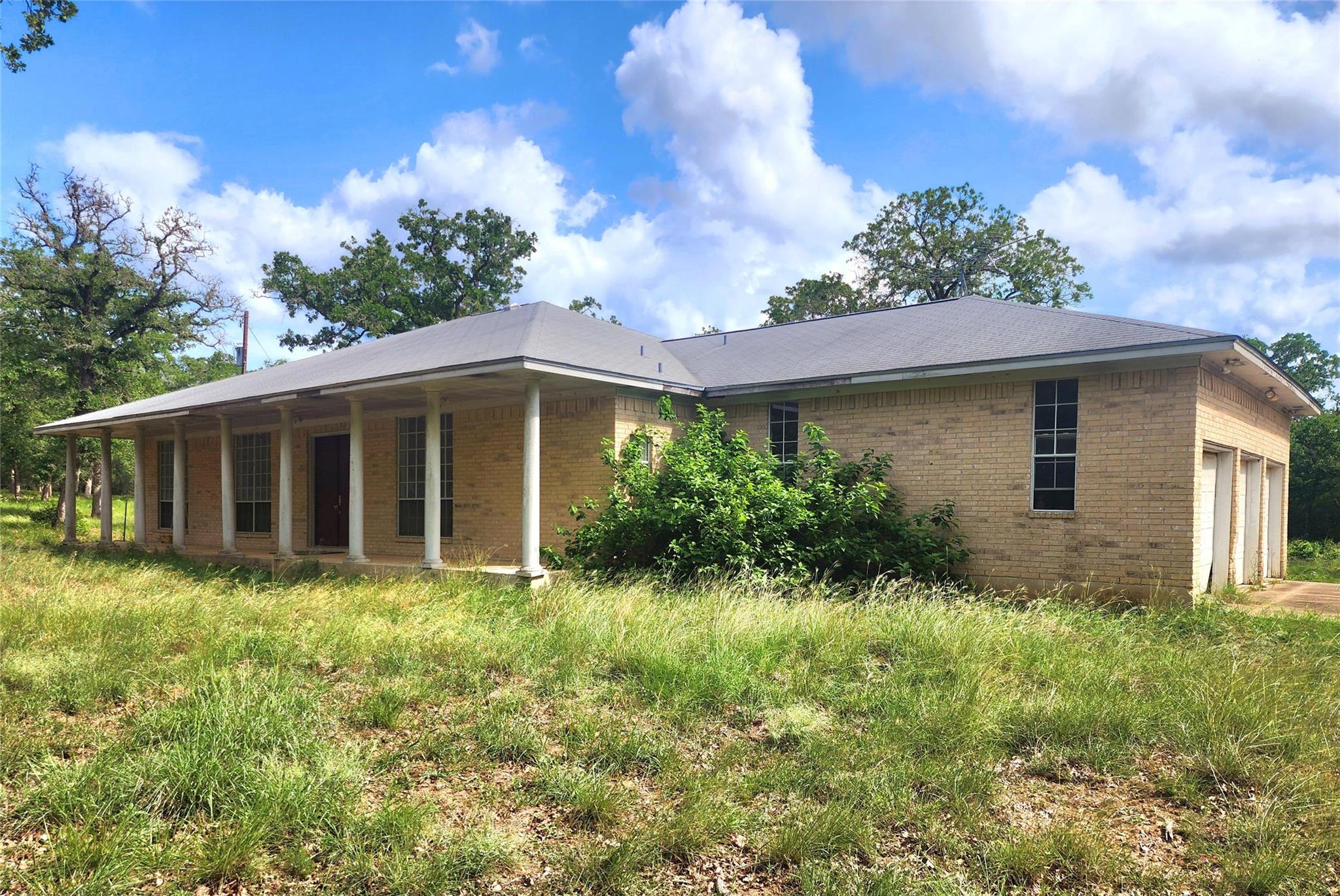 2123 Woodcreek Dr DR