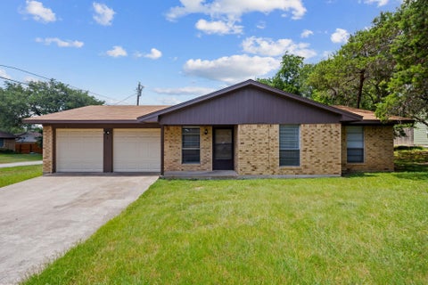 Photo of 1 Cliffside DR, Belton, TX 76513 (MLS # 4447178)