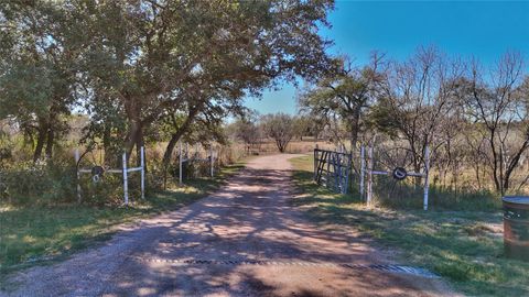 204 Lagitos LN Llano TX 78643