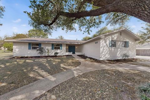 812 George ST Taylor TX 76574