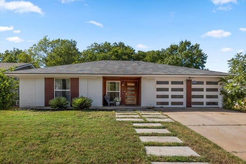 Photo of 6200 Blarwood DR, Austin, TX 78745 (MLS # 2077682)