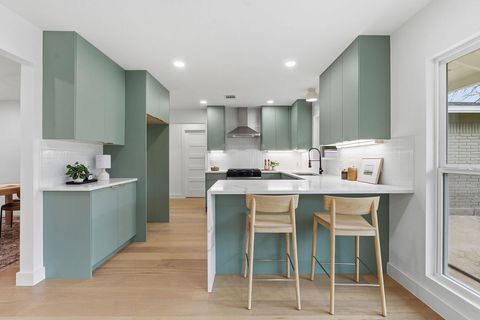 Tiny photo for 2005 Oakglen DR, Austin, TX 78745 (MLS # 2297844)