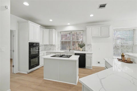 Tiny photo for 38 Tiburon DR, The Hills, TX 78738 (MLS # 1315567)