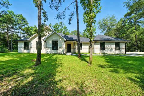 105 Rim Rock RD Huntsville TX 77340