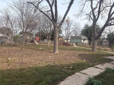 Tiny photo for 8702 S Bridgeport DR, Austin, TX 78758 (MLS # 3329146)