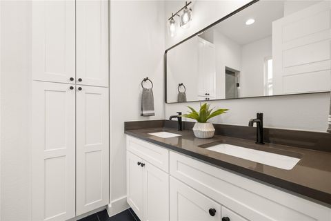 Tiny photo for 1700 Pennsylvania Ave, Austin, TX 78702 (MLS # 4546508)
