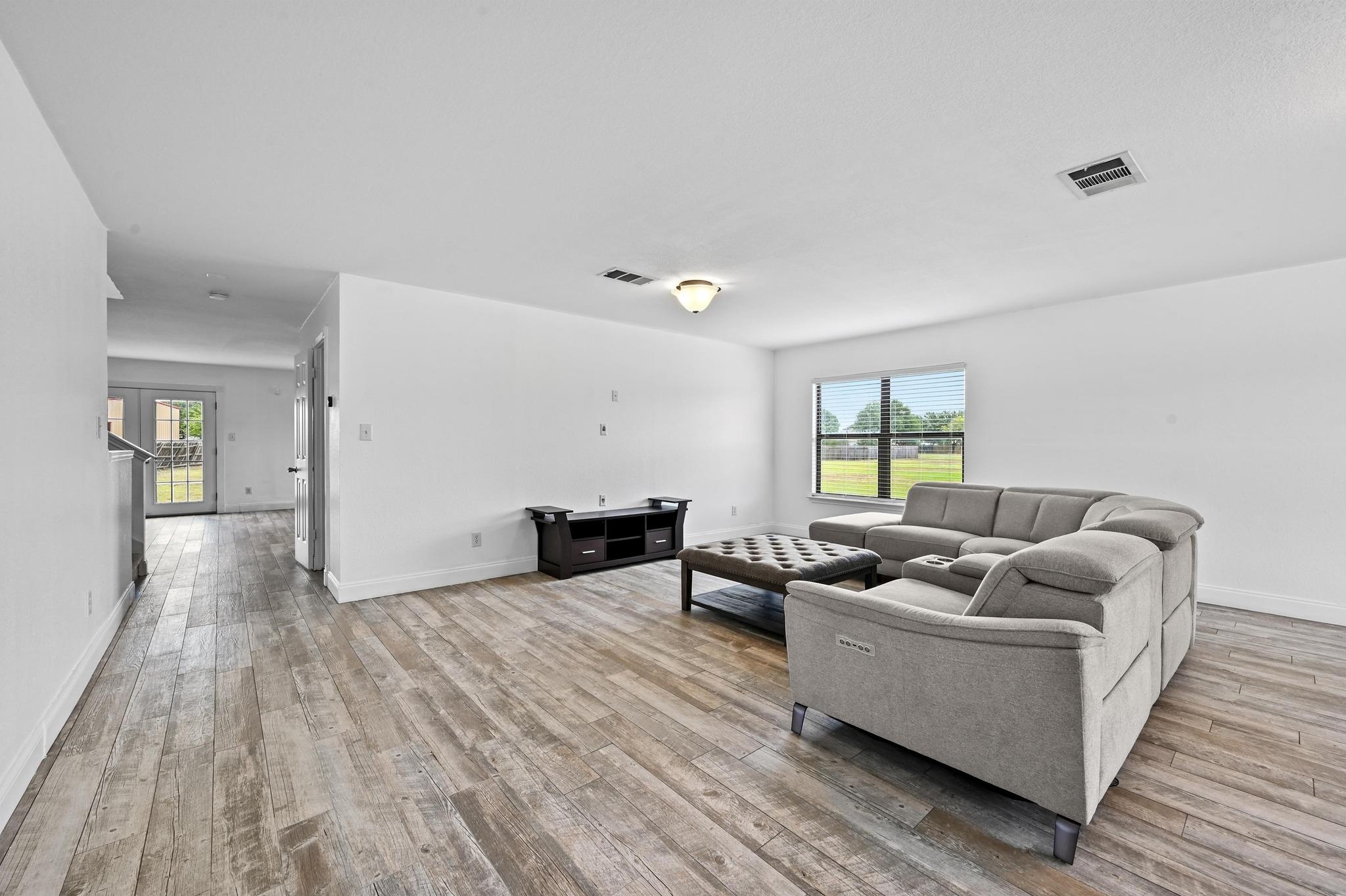 585 Siebert DR