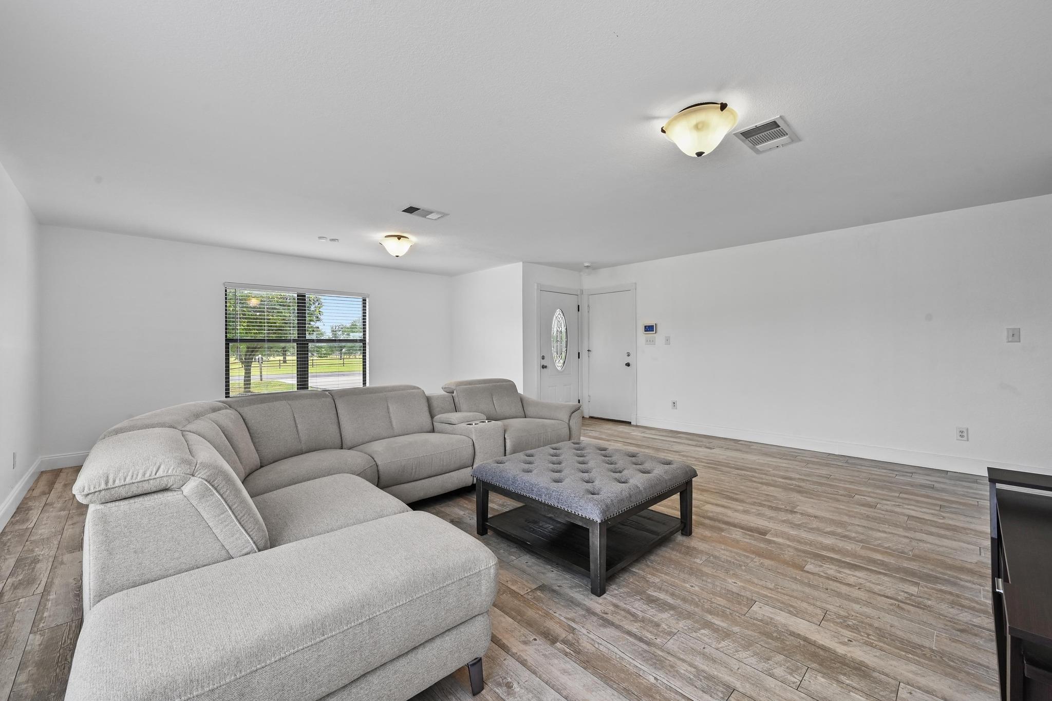585 Siebert DR