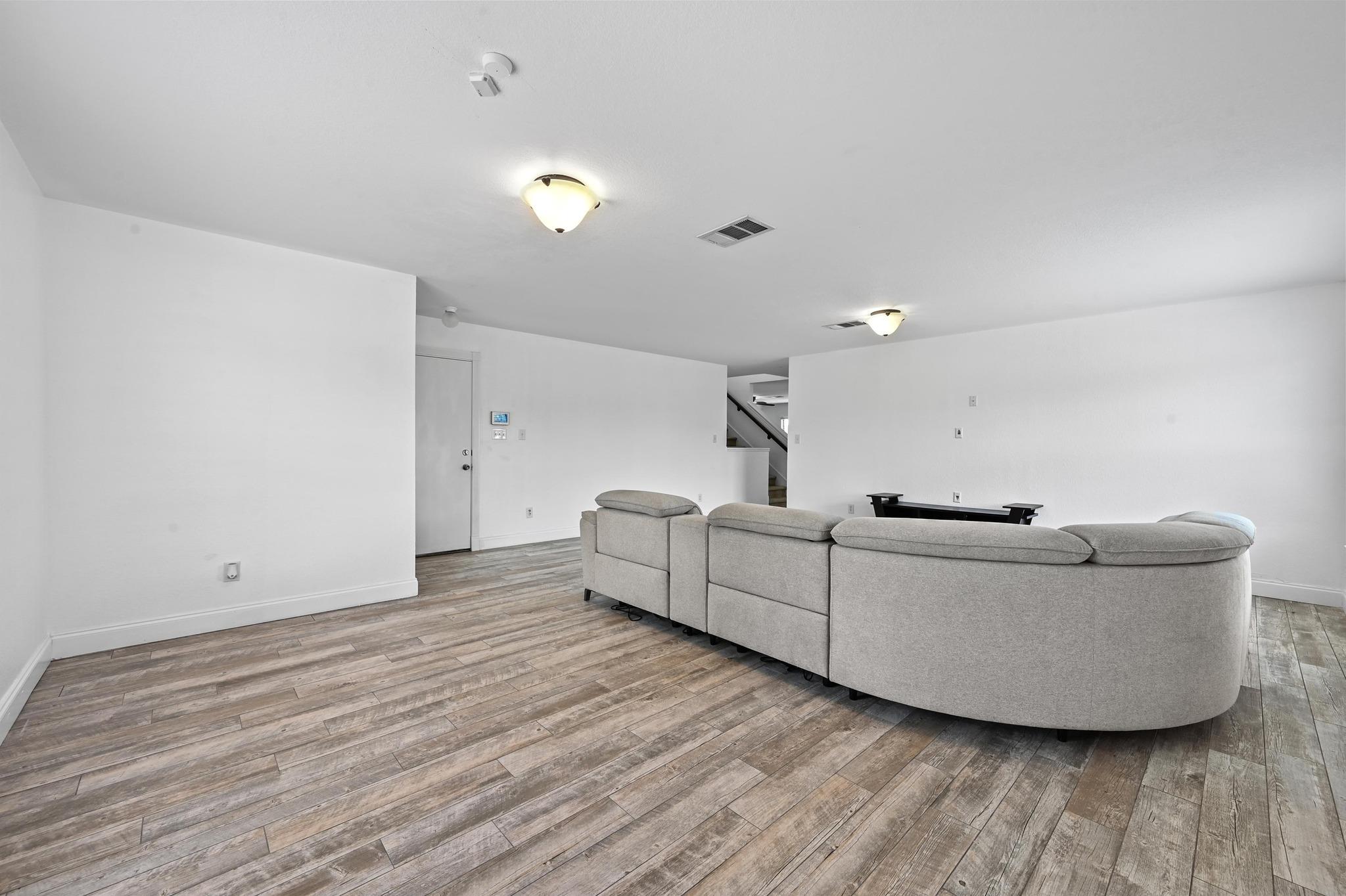585 Siebert DR