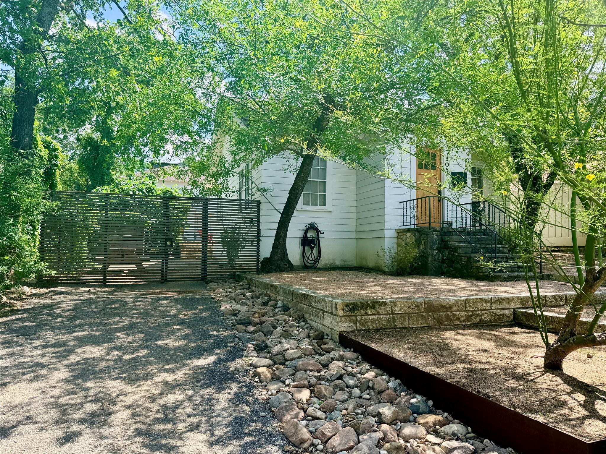305 Lockhart DR Unit B