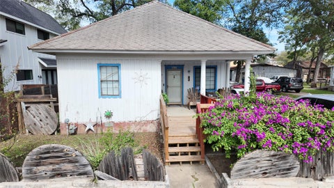 Photo of 906 E 2nd ST, Austin, TX 78702 (MLS # 6140053)
