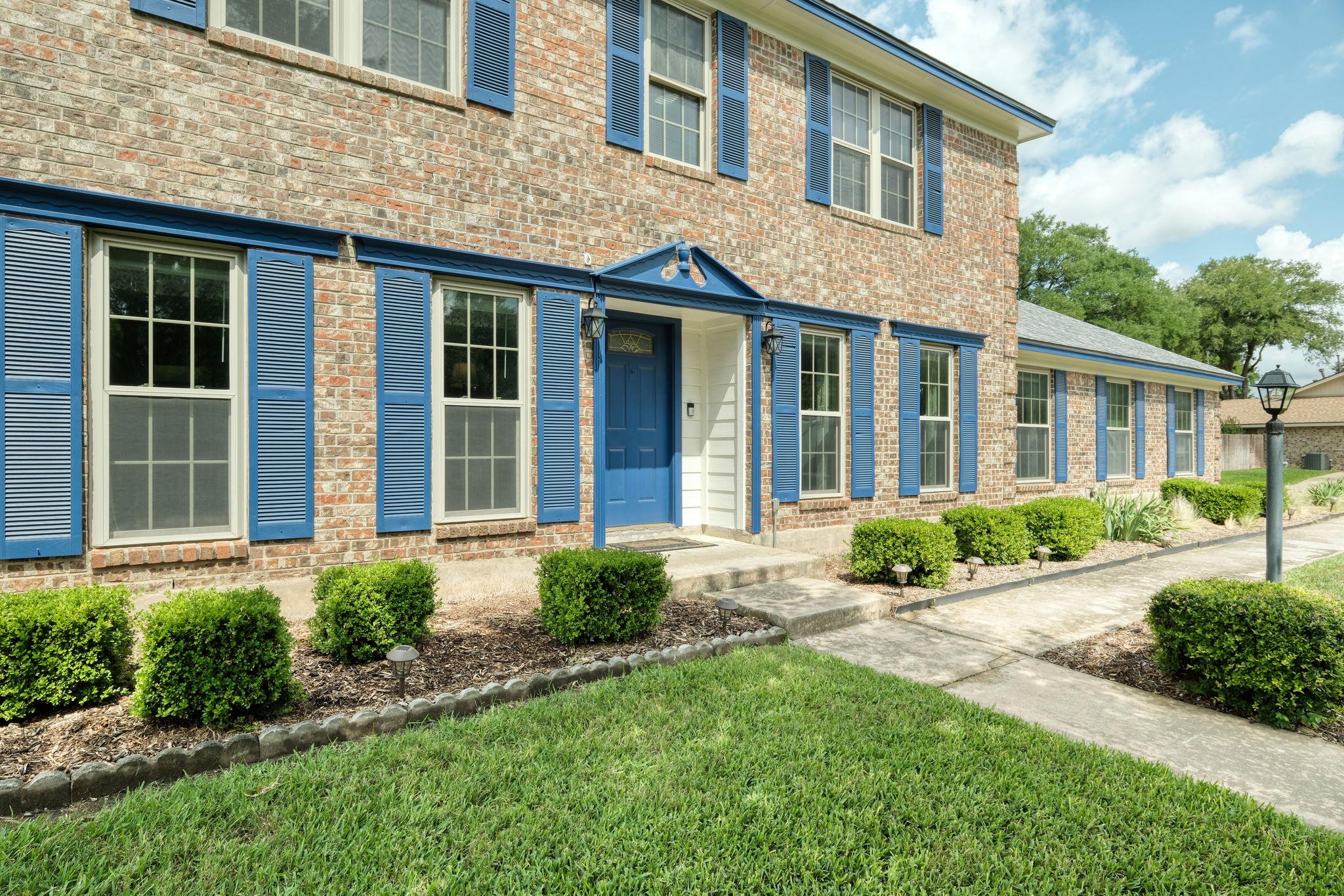 1604 W Creek LOOP