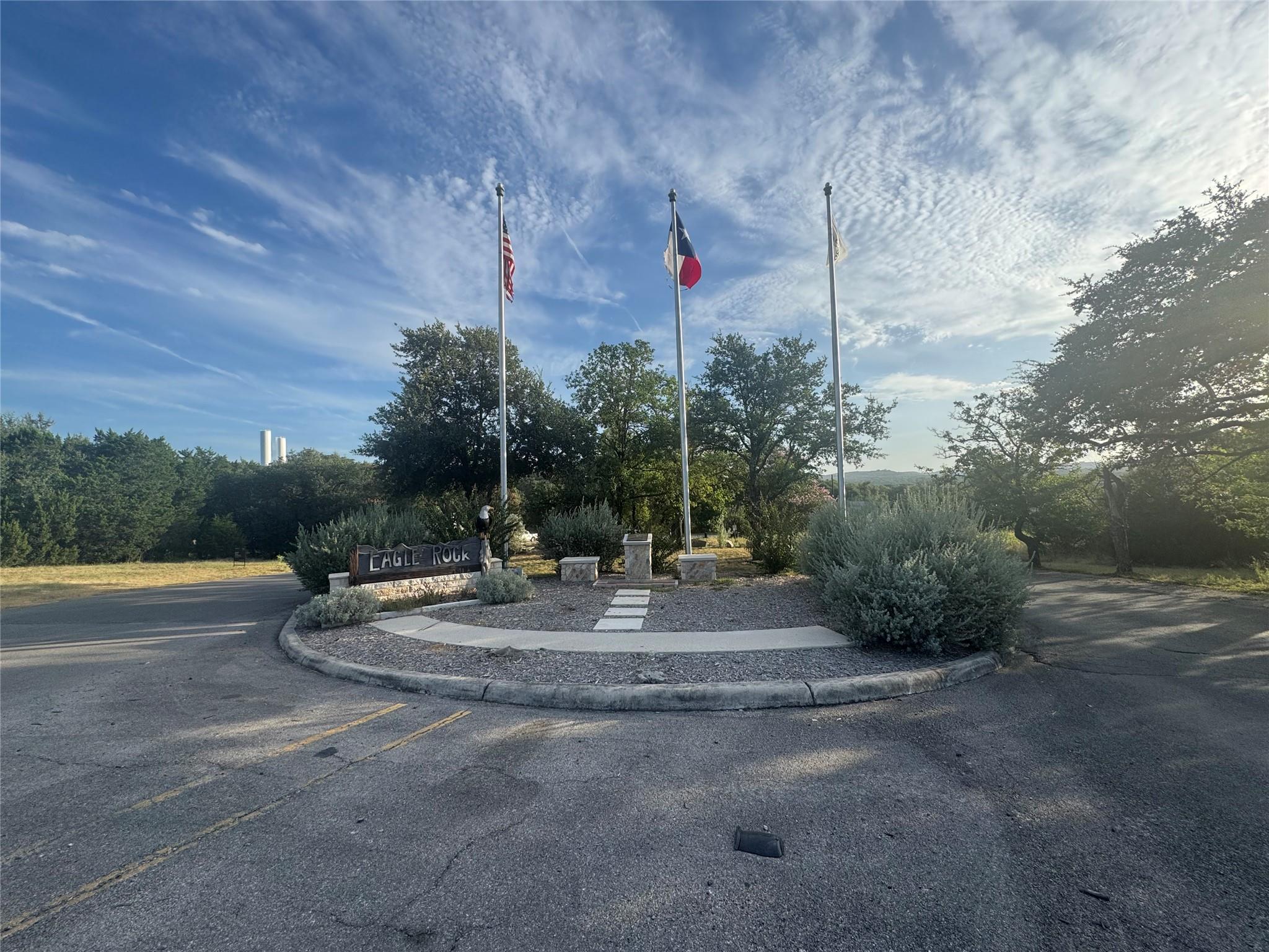 237 WOODCREEK DR