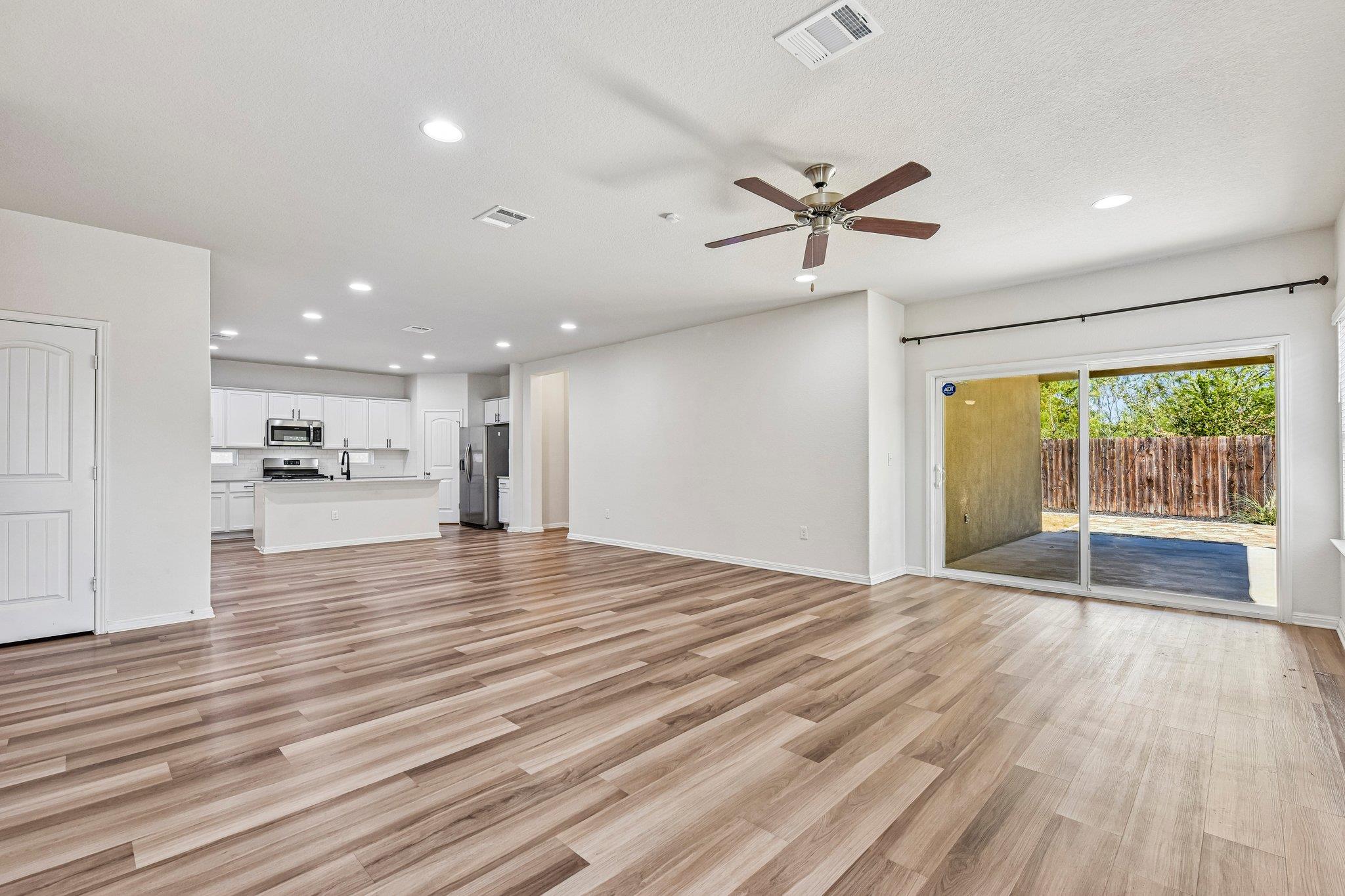 4413 Lobo Landing LN