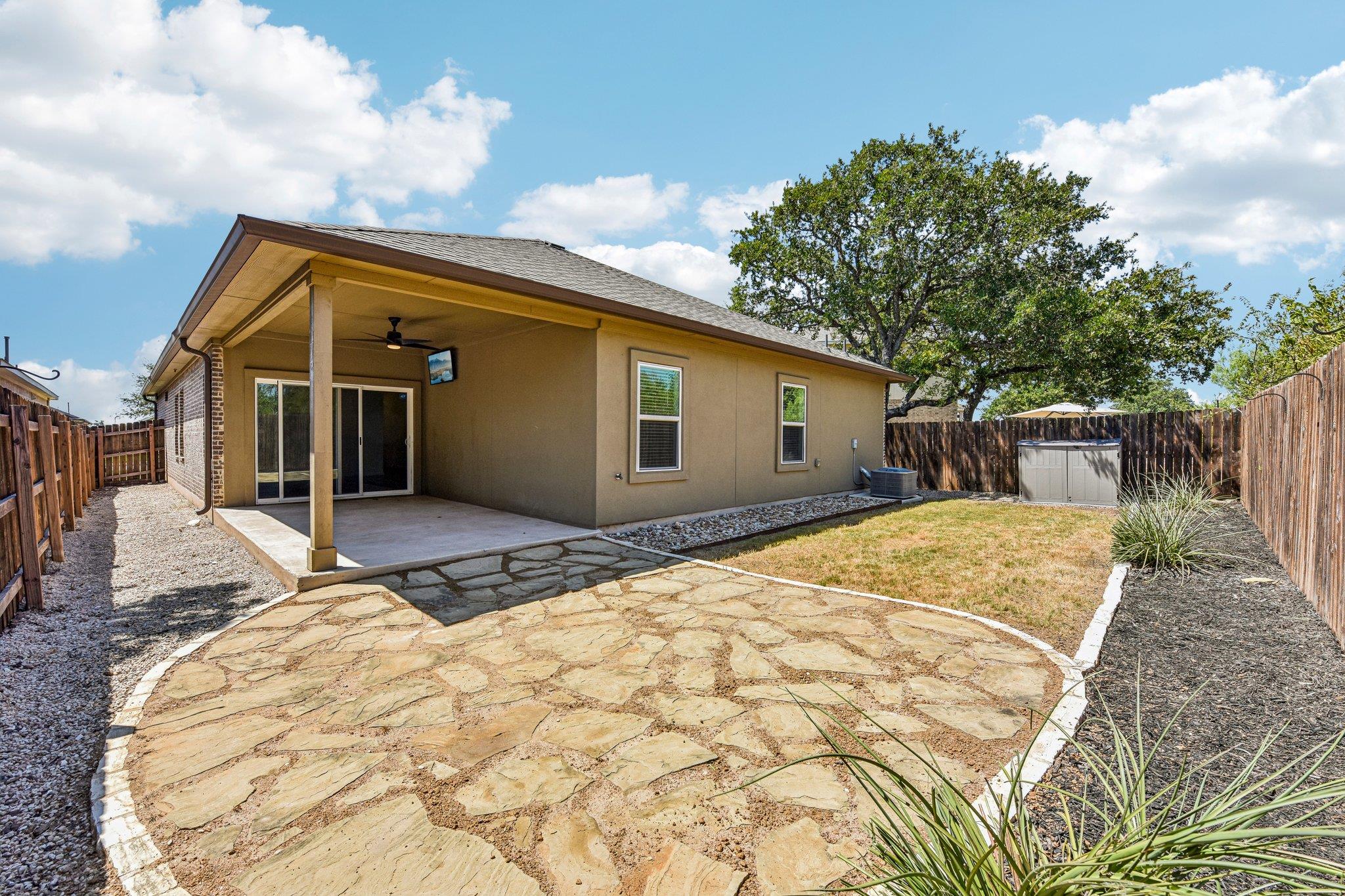 4413 Lobo Landing LN