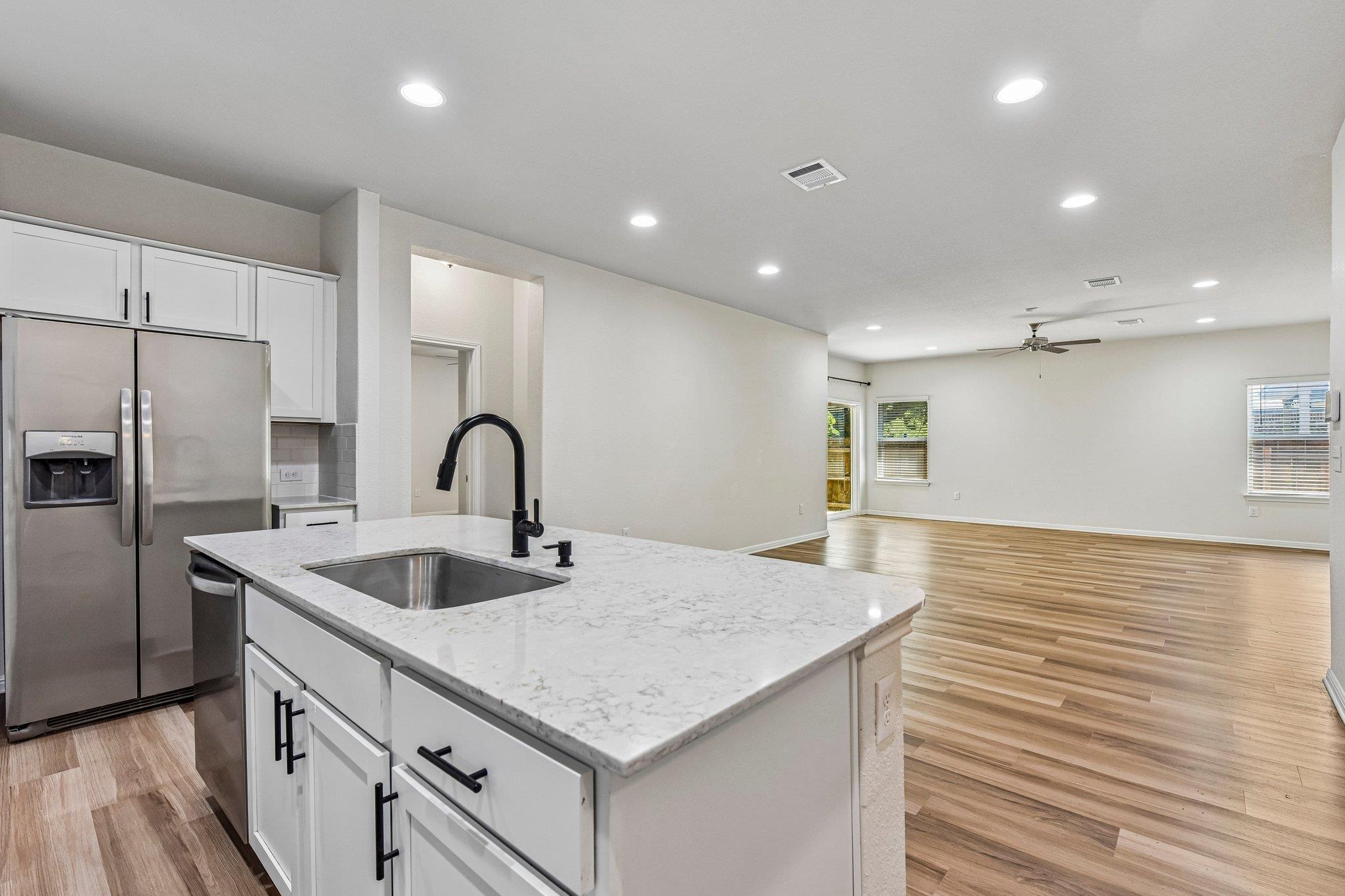 4413 Lobo Landing LN