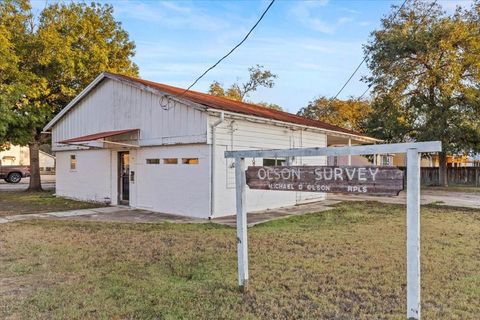 Photo of 711 Water ST, Bastrop, TX 78602 (MLS # 9985741) Photo of 711 Water ST, Bastrop, TX 78602 (MLS # 9985741)