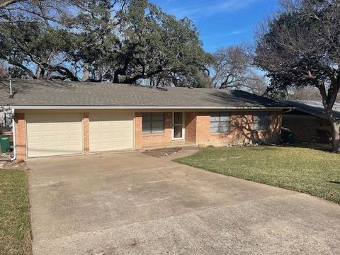Photo of 102 W Covington DR, Austin, TX 78753 (MLS # 5572535)