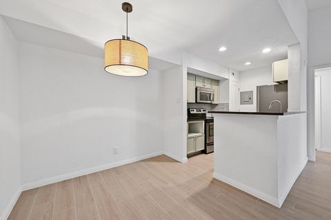 Tiny photo for 3204 Menchaca RD #212, Austin, TX 78704 (MLS # 5453541)