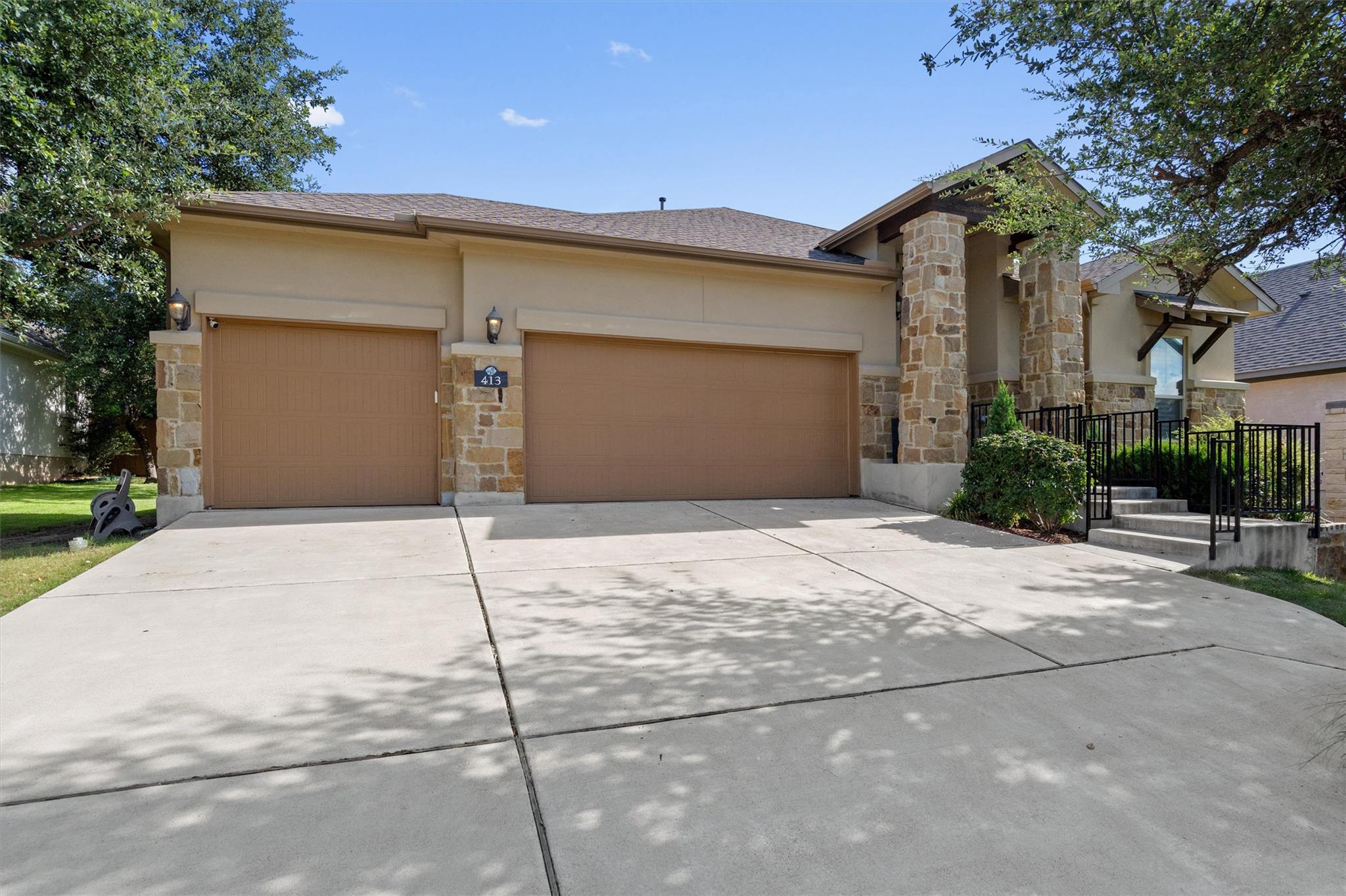 413 Fair Oaks DR
