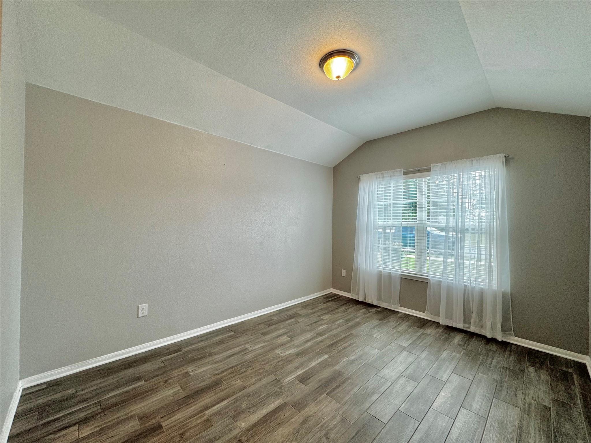 715 Luna Vista DR