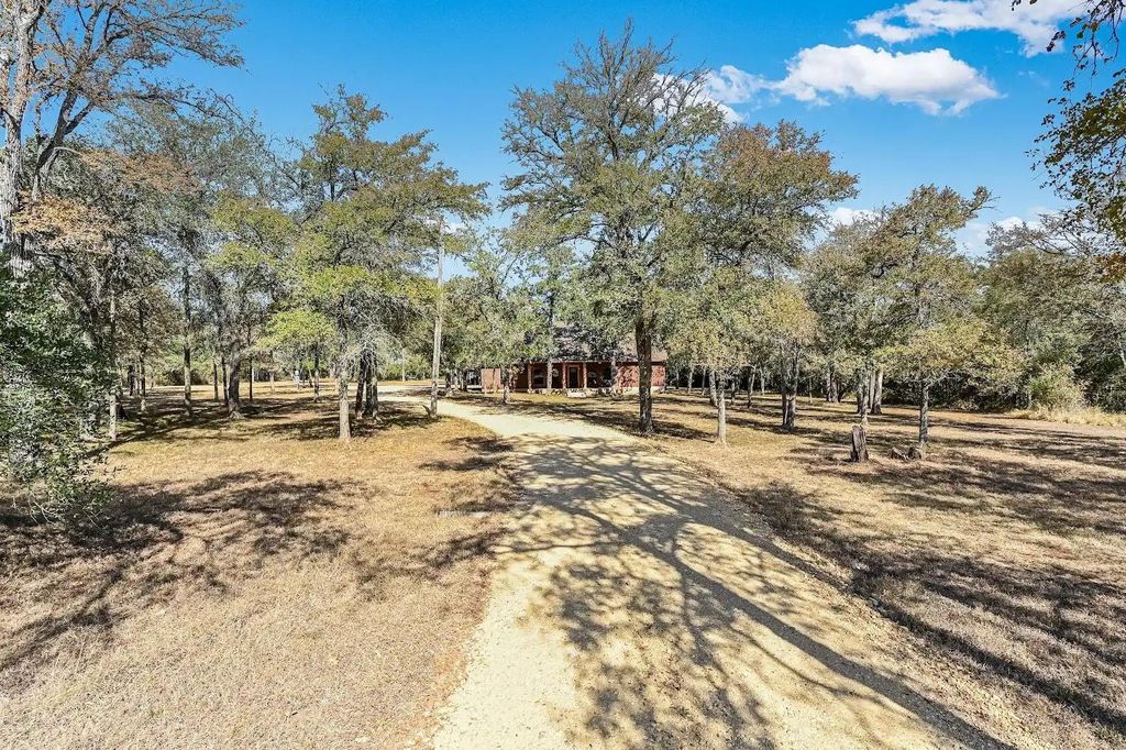 Photo of 486 Westwood RD, Lockhart, TX 78644 (MLS # 9017339)