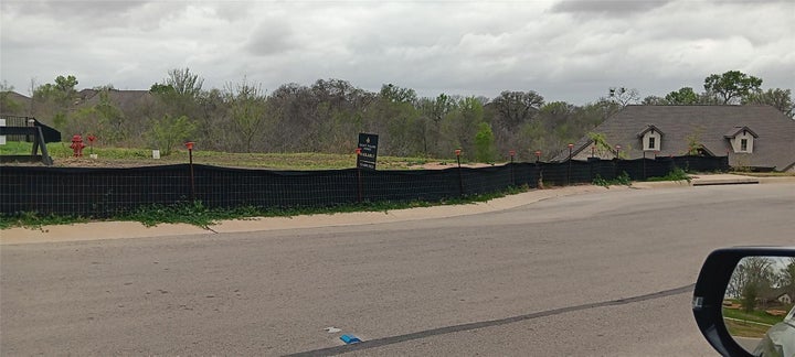 Photo 1 of 1 — 123 Albatross CV, Cedar Creek, TX 78612