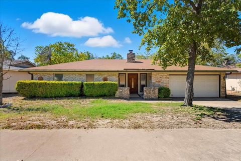 Photo of 405 Tawny DR, Austin, TX 78745 (MLS # 7031761)