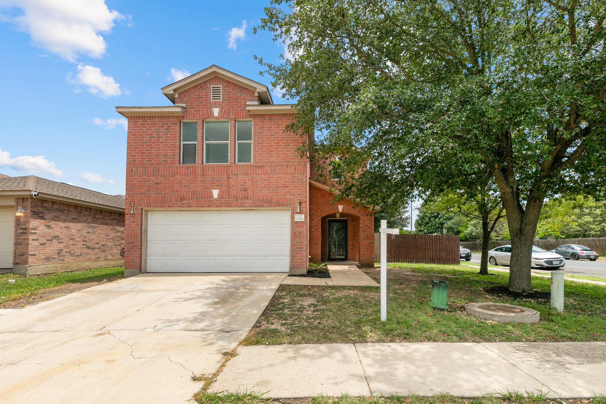 6828 Walkup LN