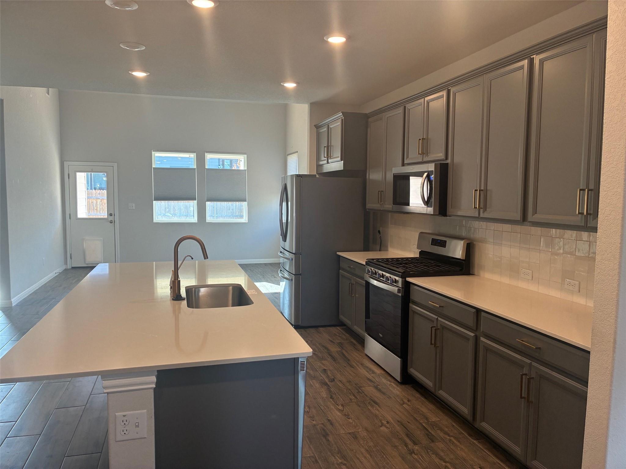 2509 Berryville LN