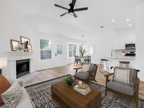 810 Honeysuckle DR Leander TX 78641