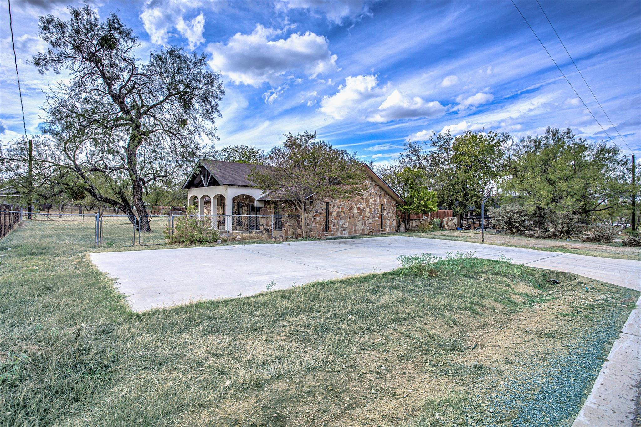 850 Fir LN
