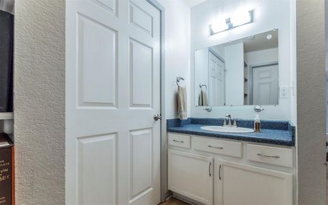 Tiny photo for 2104 New York Ave, Austin, TX 78702 (MLS # 5482844)
