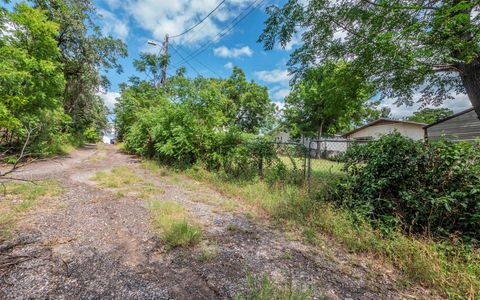Tiny photo for 2104 New York Ave, Austin, TX 78702 (MLS # 5482844)