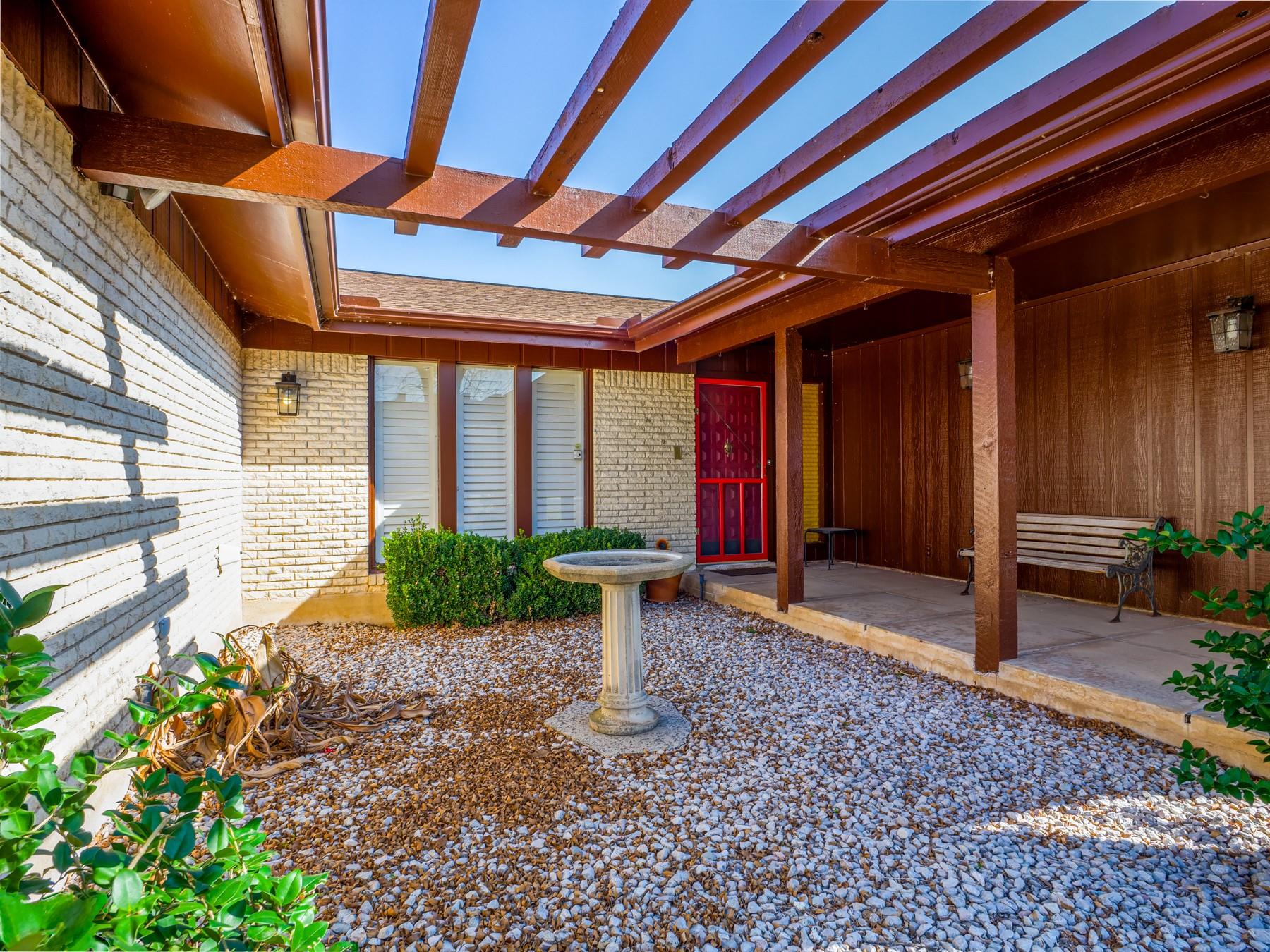 106 Flamingo CIR