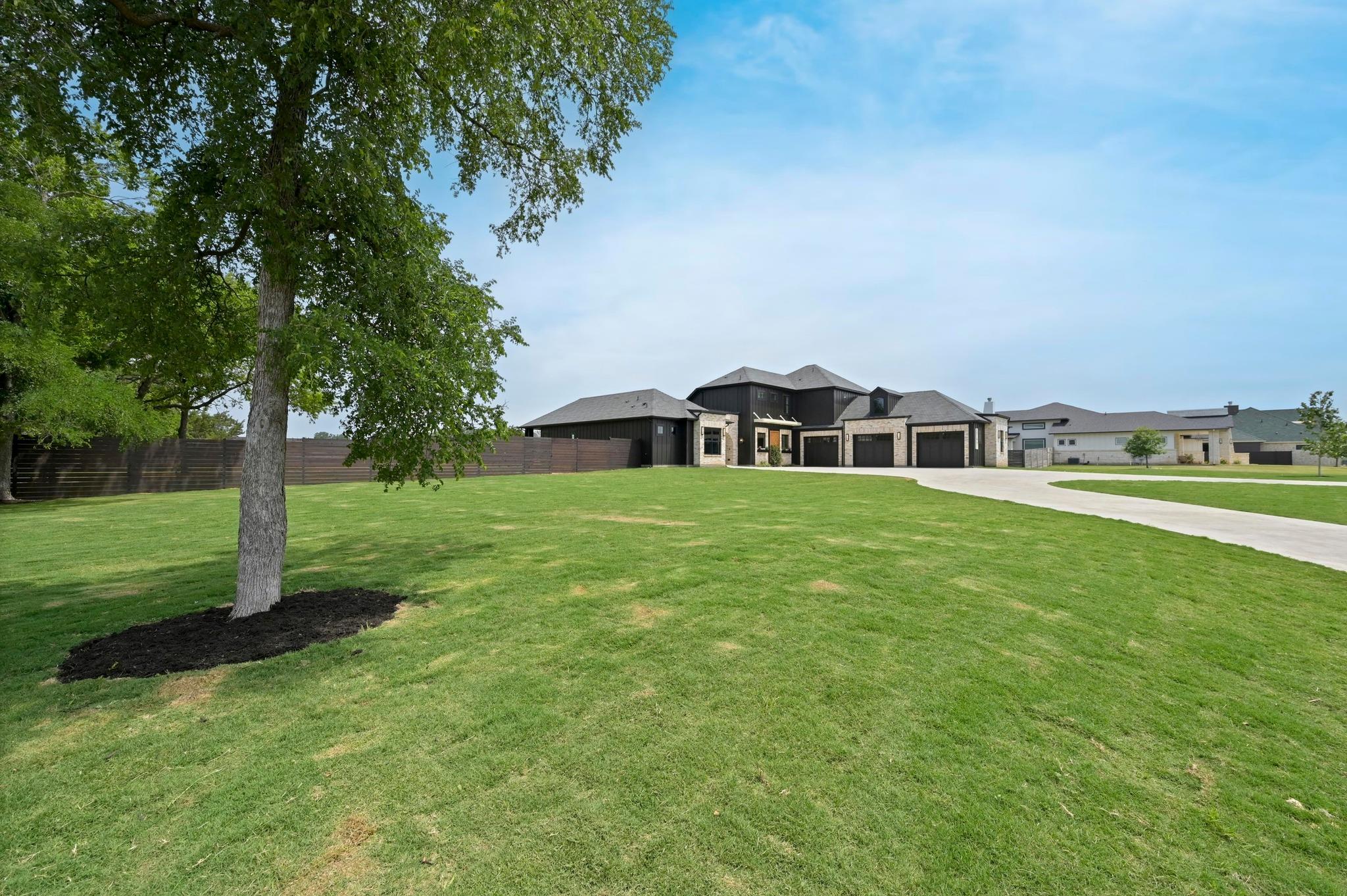140 Tambra Lea LN