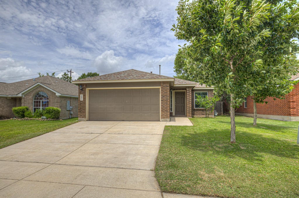 Photo of 401 Summerside Ave, Lockhart, TX 78644 (MLS # 2634800)
