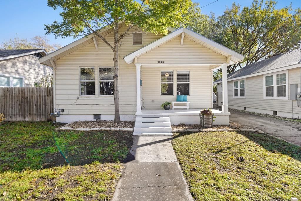 Photo of 1223, 1223 1/2 &amp; 122 S Austin Ave S, Georgetown, TX 78626 (MLS # 4735249)