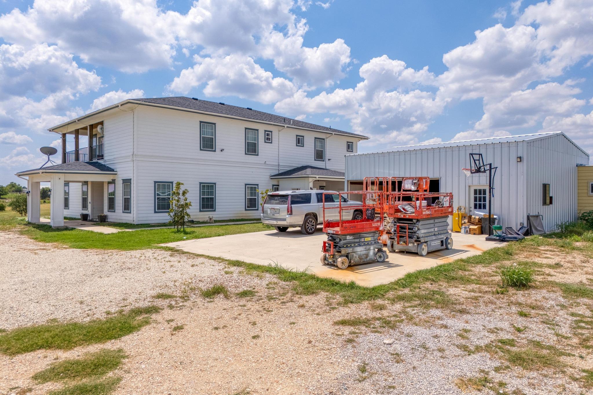 1601 County Road 466