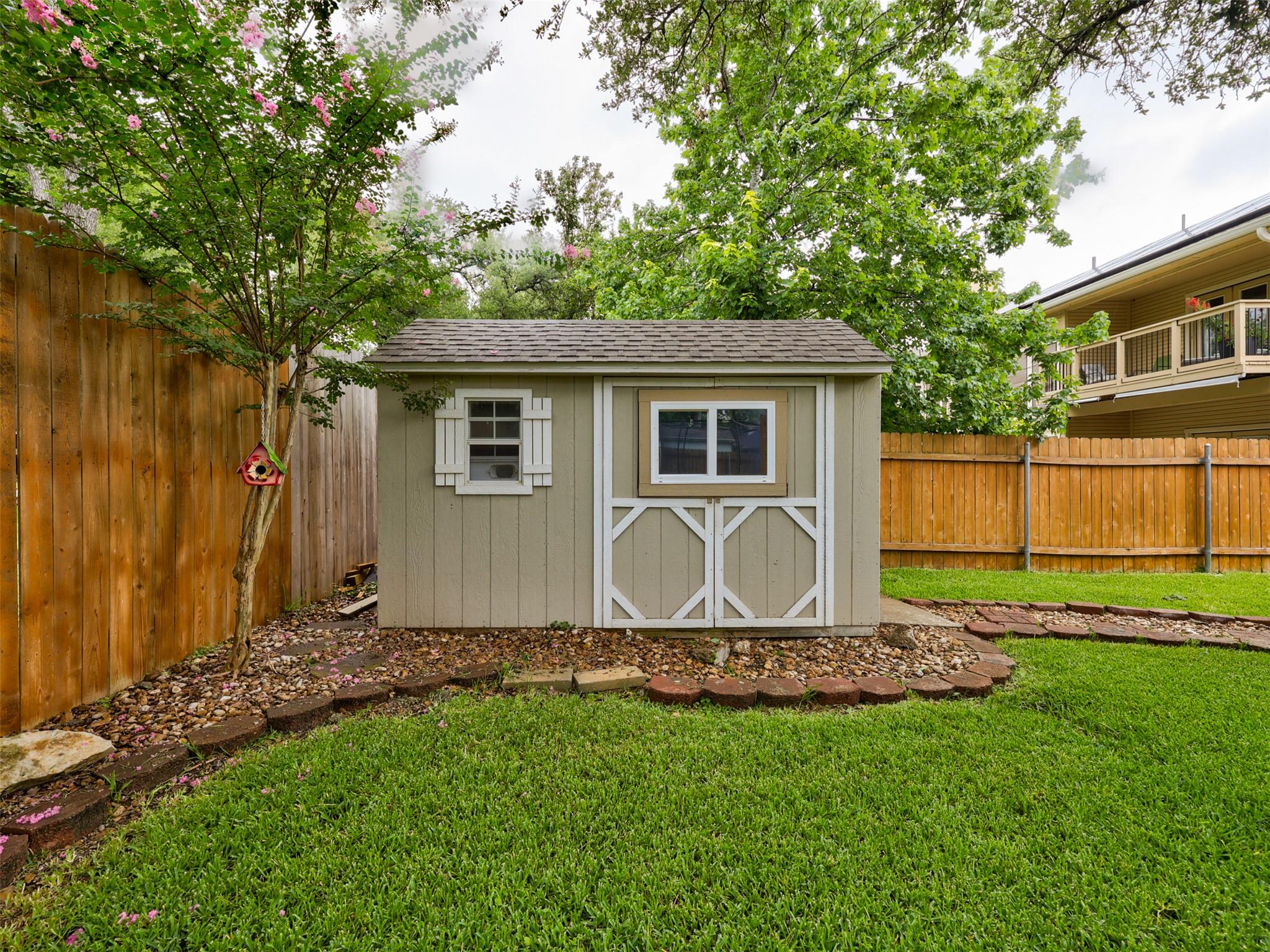910 Blue Spring CIR