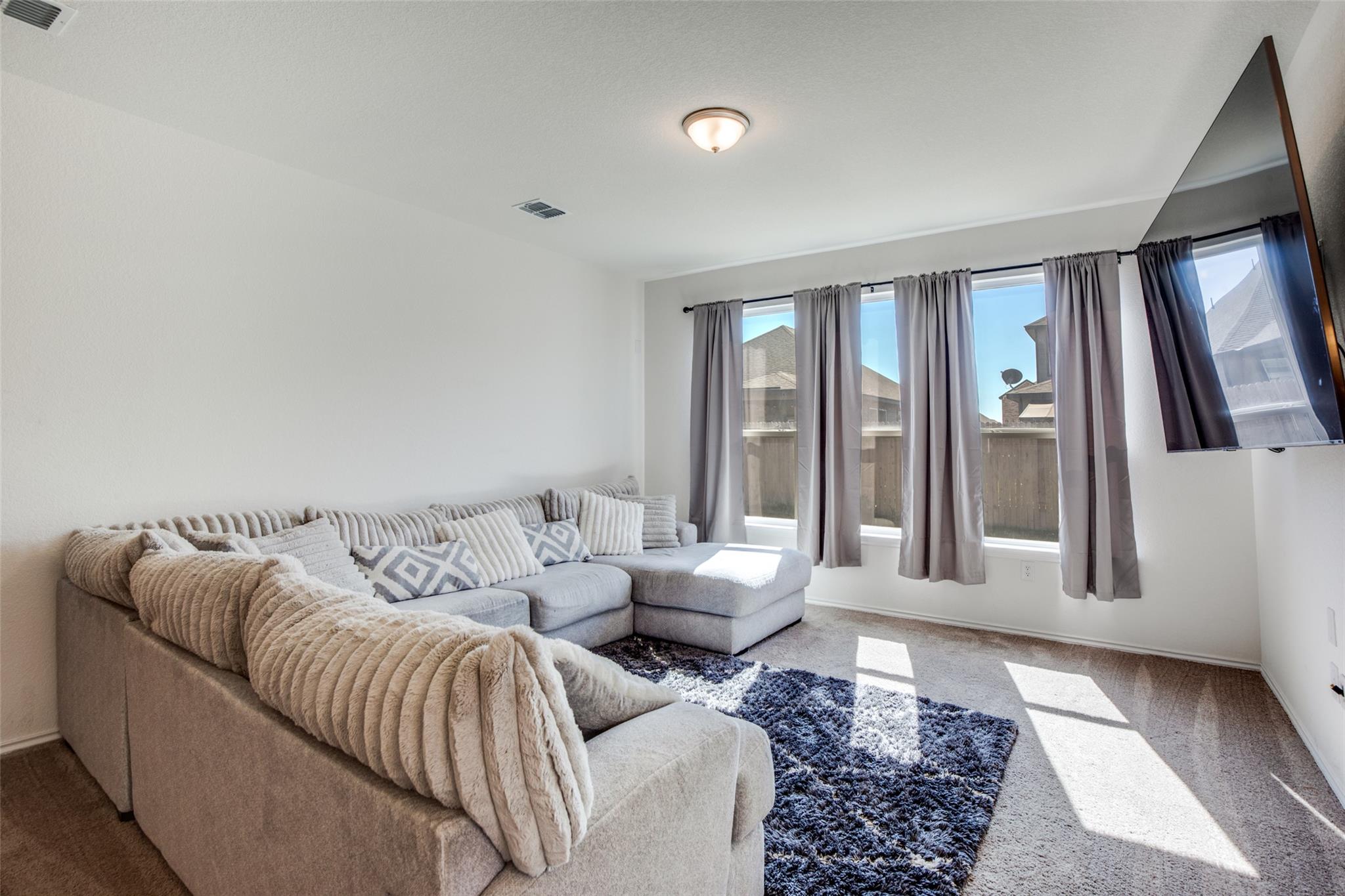 211 Pitkin DR
