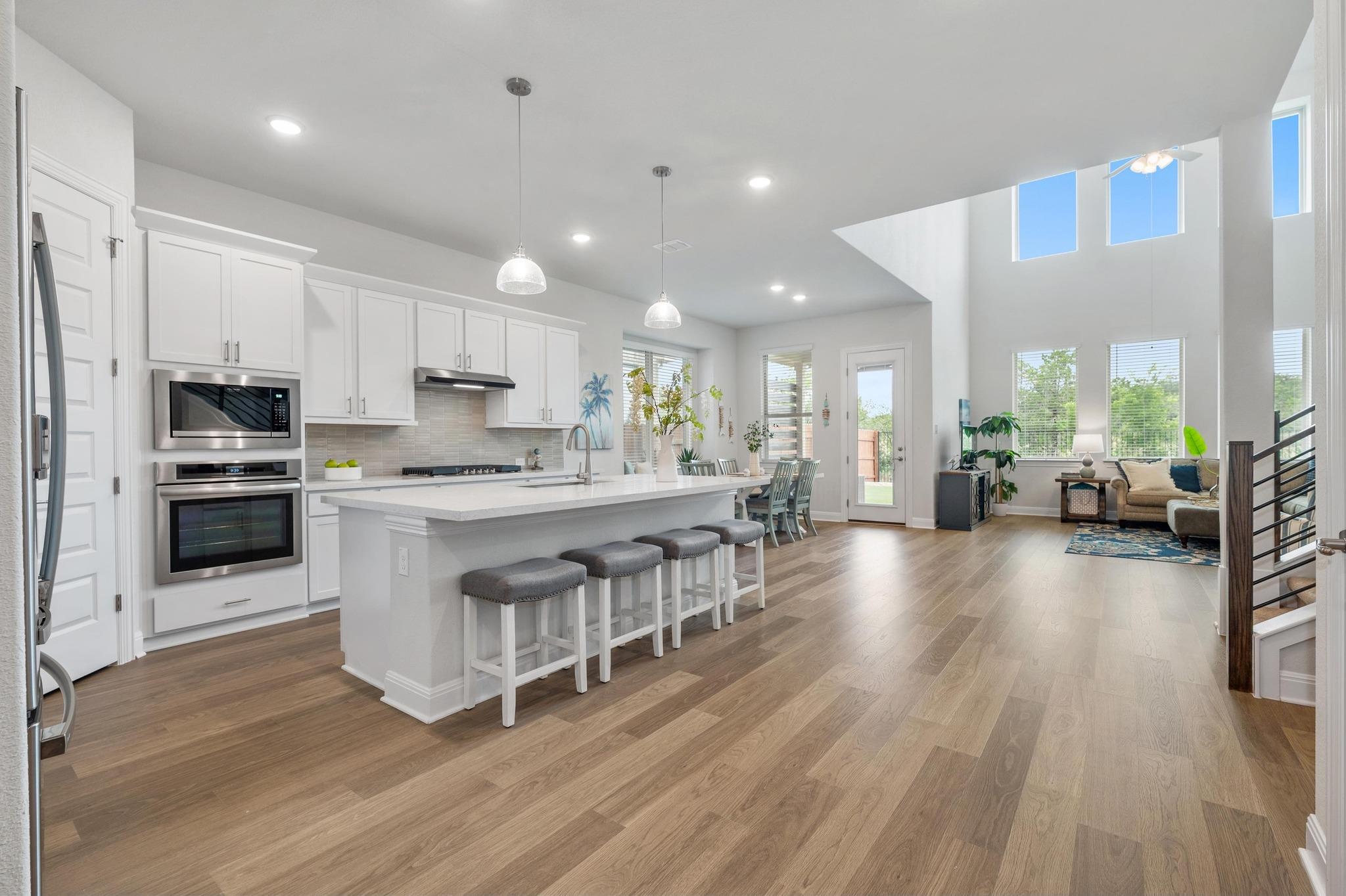 913 Landing LN