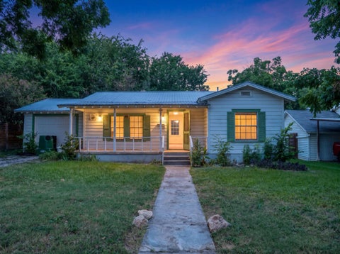 Photo of 704 E Austin Ave, Round Rock, TX 78664 (MLS # 8915146)