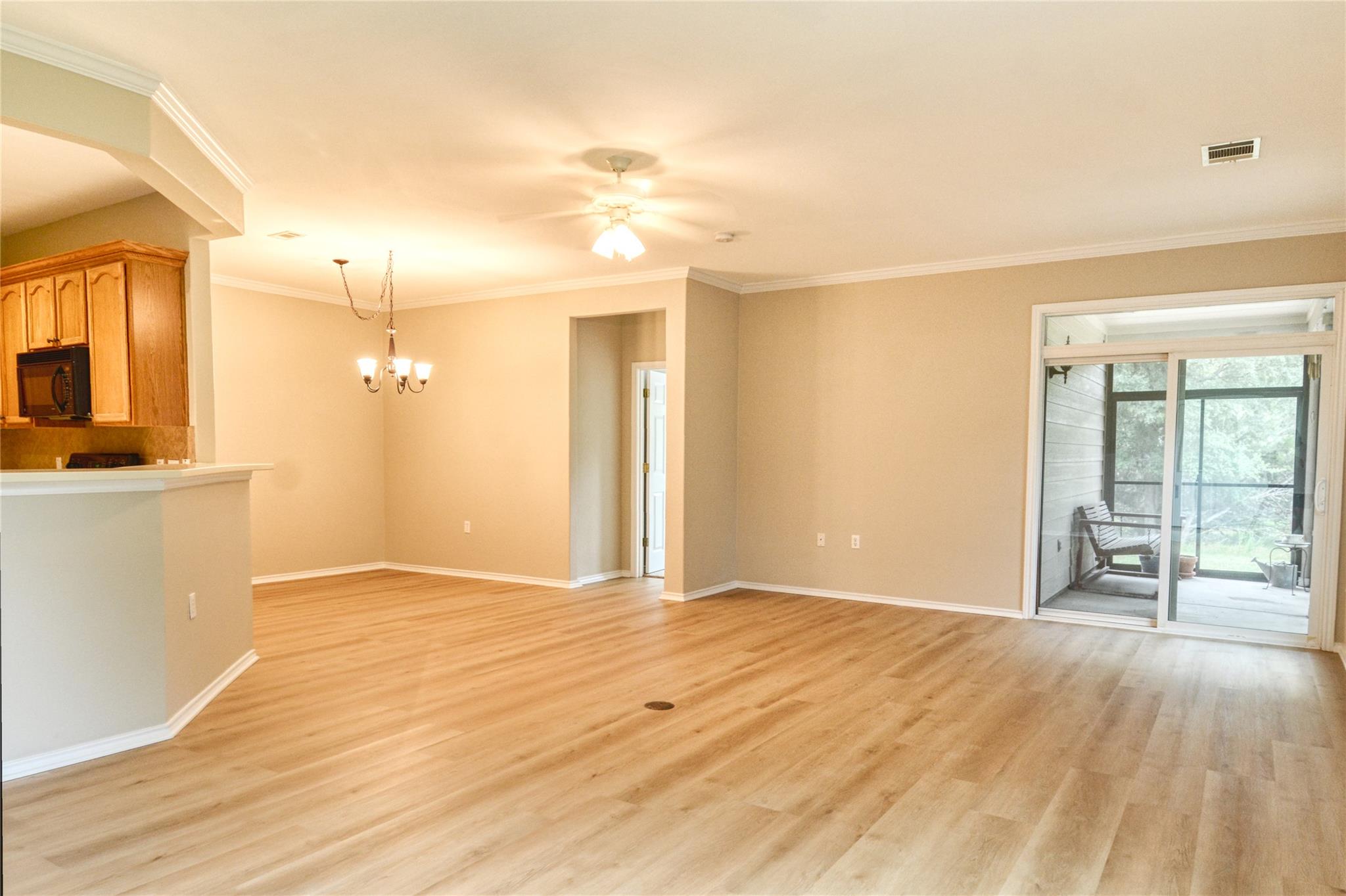 115 Dickens CIR