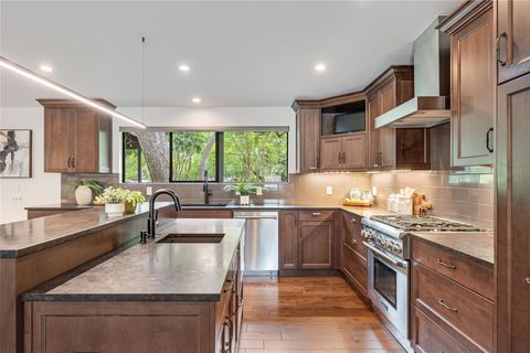 Tiny photo for 2502 Spring Creek DR, Austin, TX 78704 (MLS # 3513687)